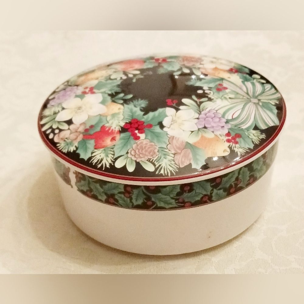 Maxima Floral Top Home Decor Decorative Keepsake Maxima Dish.